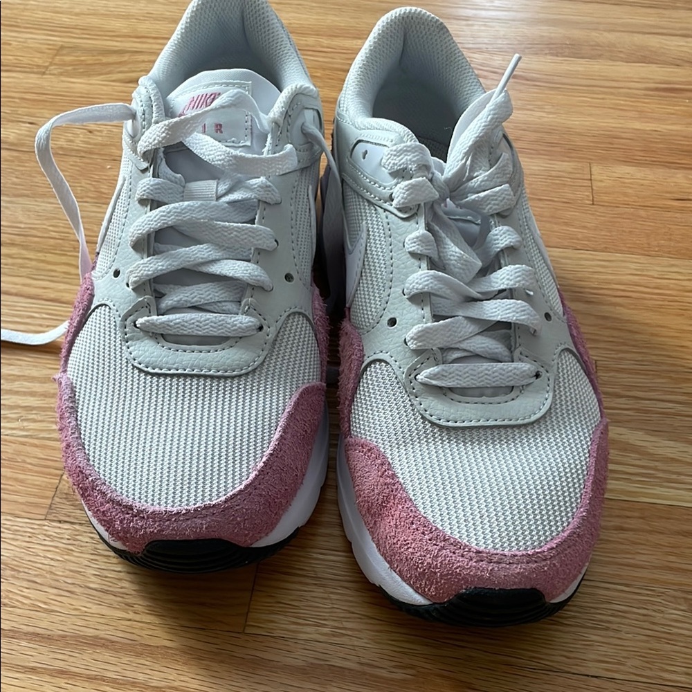 Nike White and Pink Sneakers Sleek Design